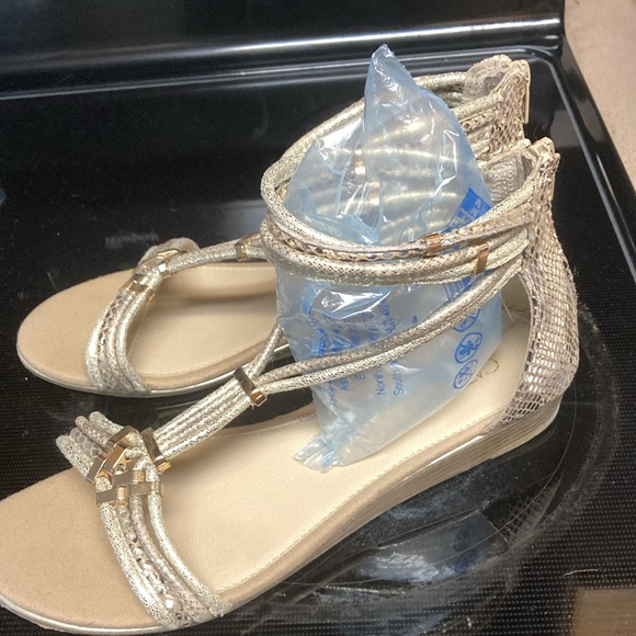 Cute sandals 9 - Picture 3 of 9